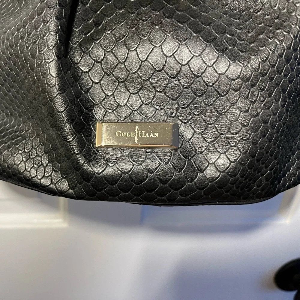 Cole Haan Black Leather Pebbled Leather Drawstring Hobo Shoulder Bucket Bag - Picture 2 of 9